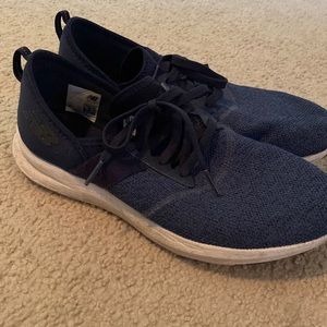 New balance tennis shoes